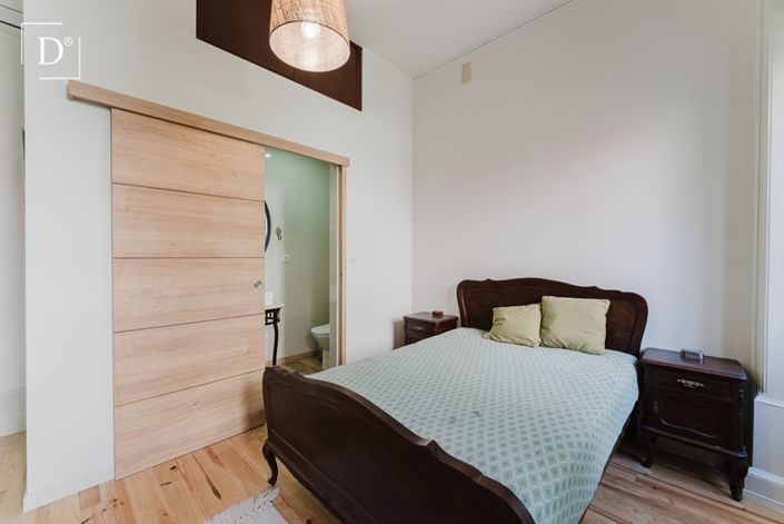 Image No.17-8 Bed Townhouse for sale