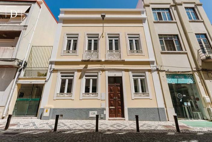 Image No.27-8 Bed Townhouse for sale