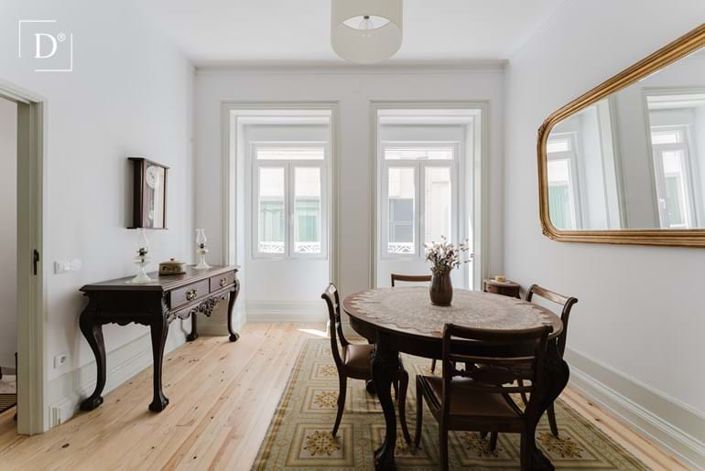 Image No.4-8 Bed Townhouse for sale