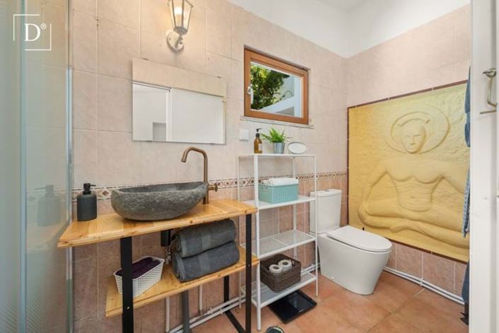 Image No.16-5 Bed Property for sale