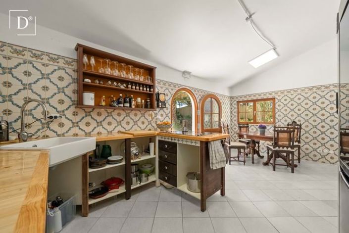 Image No.2-5 Bed Property for sale