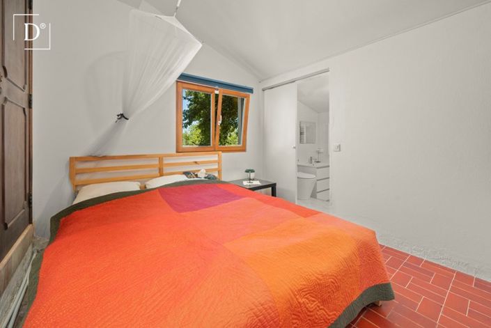 Image No.22-5 Bed Property for sale