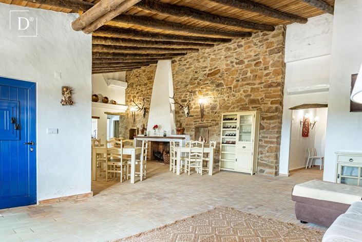 Image No.24-7 Bed Property for sale