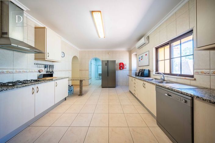 Image No.9-9 Bed Villa for sale