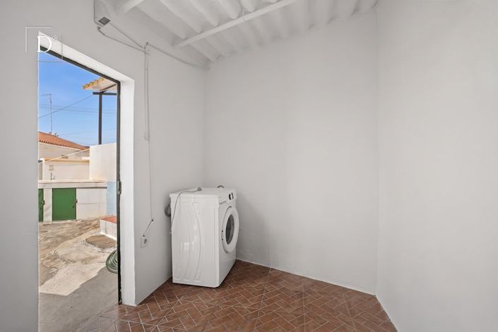 Image No.30-2 Bed Townhouse for sale