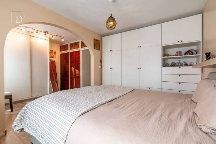Image No.18-7 Bed Property for sale