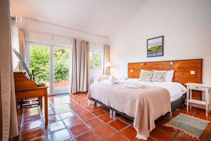 Image No.8-7 Bed Property for sale
