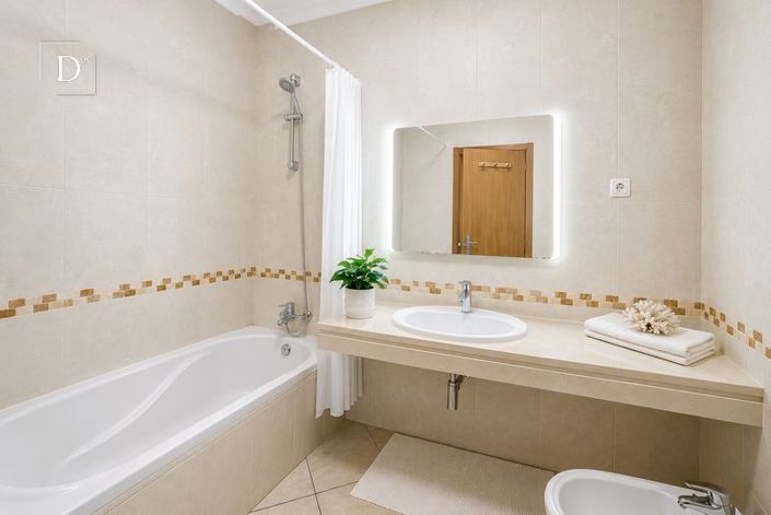 Image No.18-3 Bed Townhouse for sale