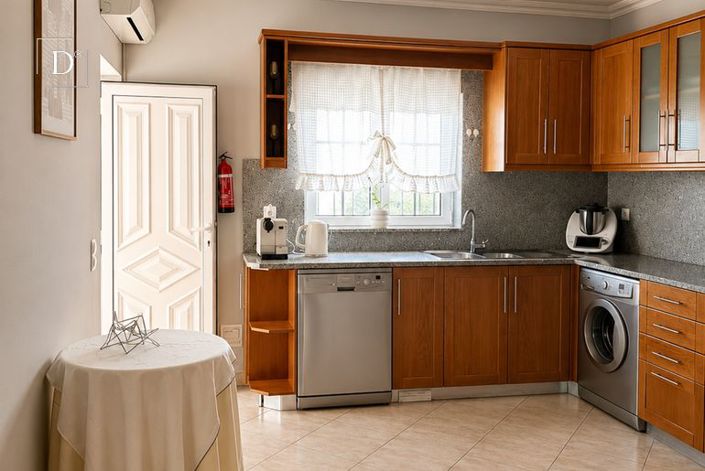 Image No.20-3 Bed Townhouse for sale