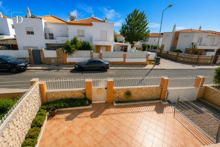 Image No.24-3 Bed Townhouse for sale
