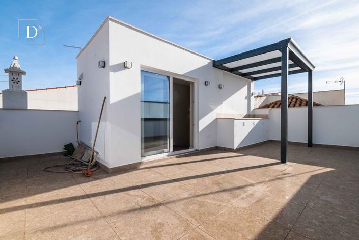 Image No.19-3 Bed Townhouse for sale