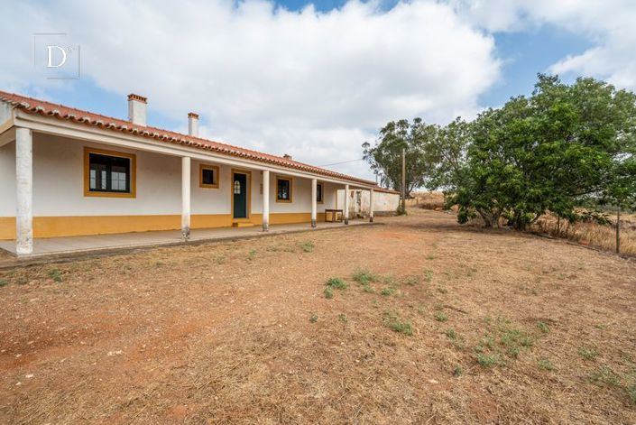 Image No.2-4 Bed Villa for sale