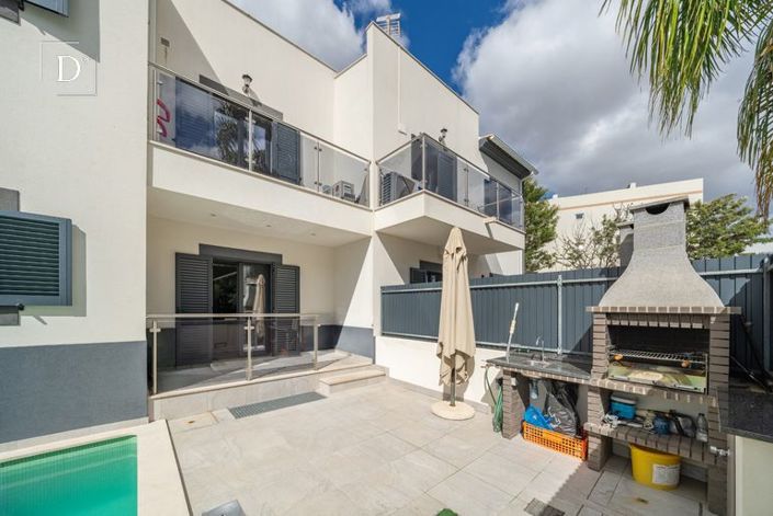 Image No.6-3 Bed Townhouse for sale