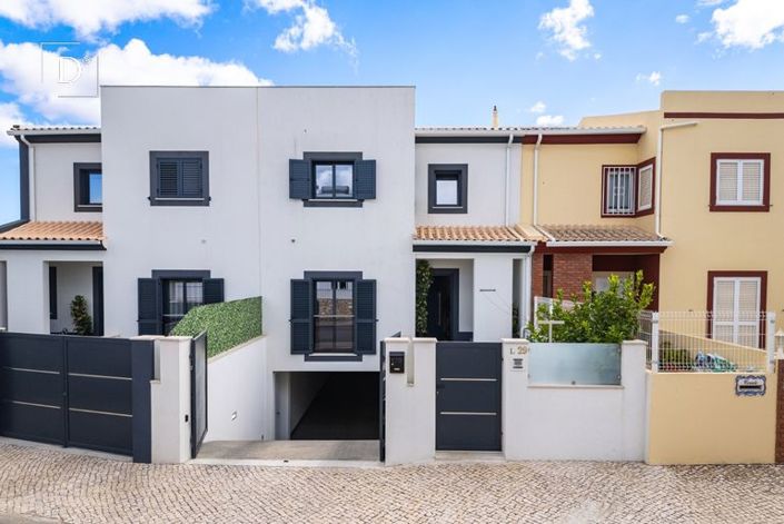 Image No.7-3 Bed Townhouse for sale