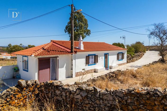 Renovated T1+1 house move in ready in Algarve  