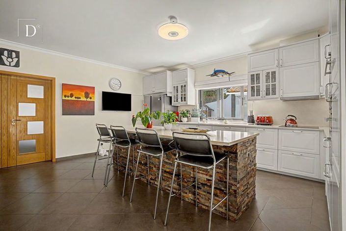 Image No.2-4 Bed Villa for sale