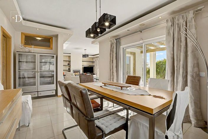 Image No.3-4 Bed Villa for sale