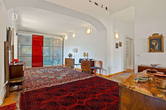 Image No.14-6 Bed Townhouse for sale