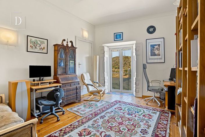 Image No.16-6 Bed Townhouse for sale