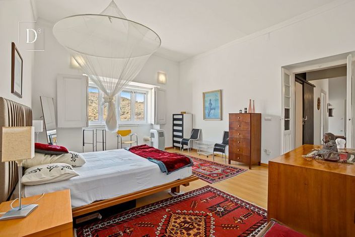 Image No.19-6 Bed Townhouse for sale
