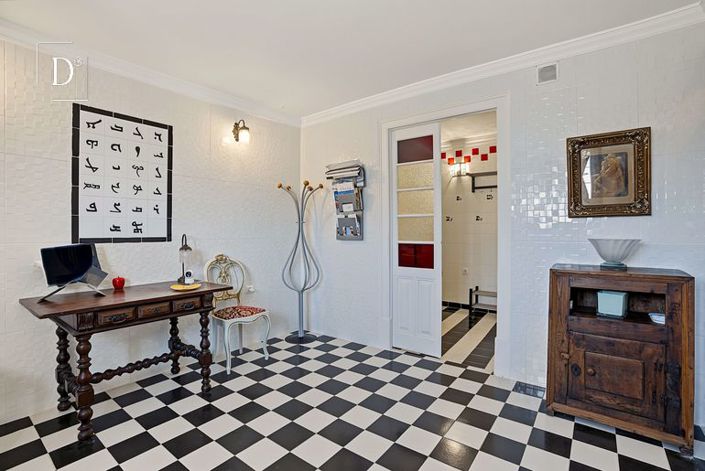 Image No.24-6 Bed Townhouse for sale