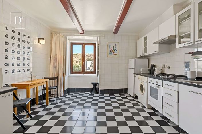 Image No.25-6 Bed Townhouse for sale