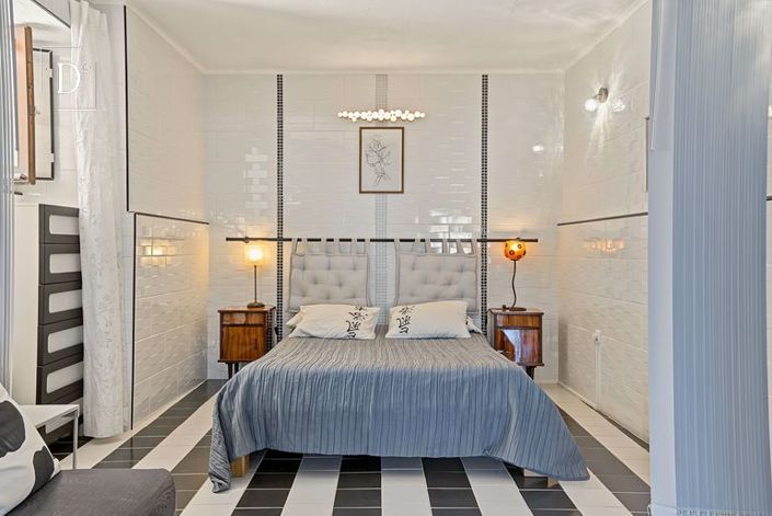 Image No.28-6 Bed Townhouse for sale