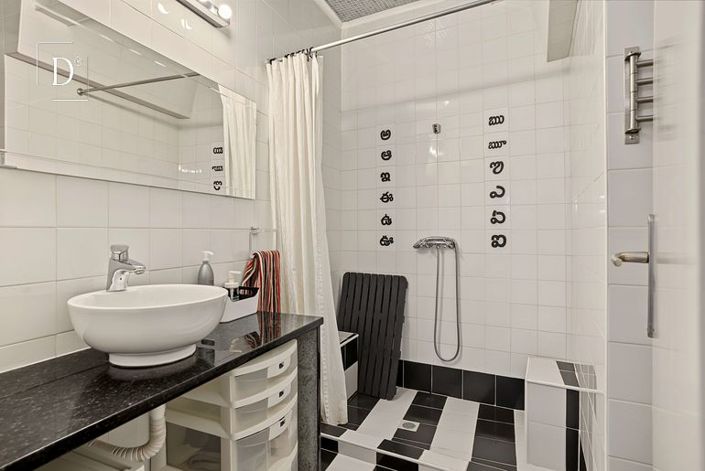 Image No.30-6 Bed Townhouse for sale