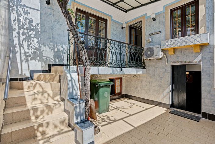 Image No.50-6 Bed Townhouse for sale