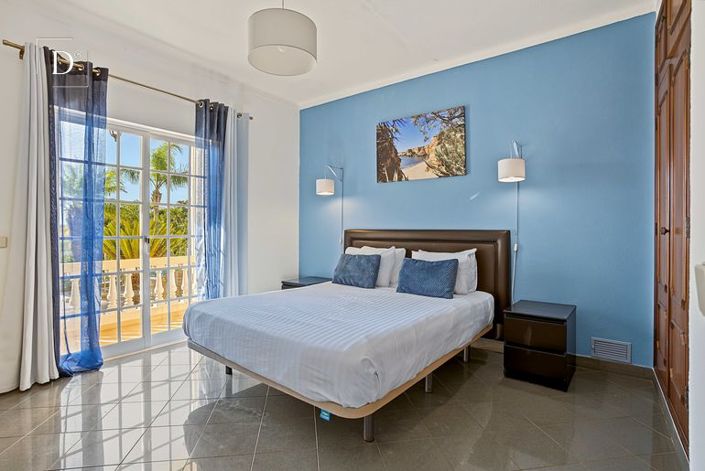 Image No.10-9 Bed Villa for sale
