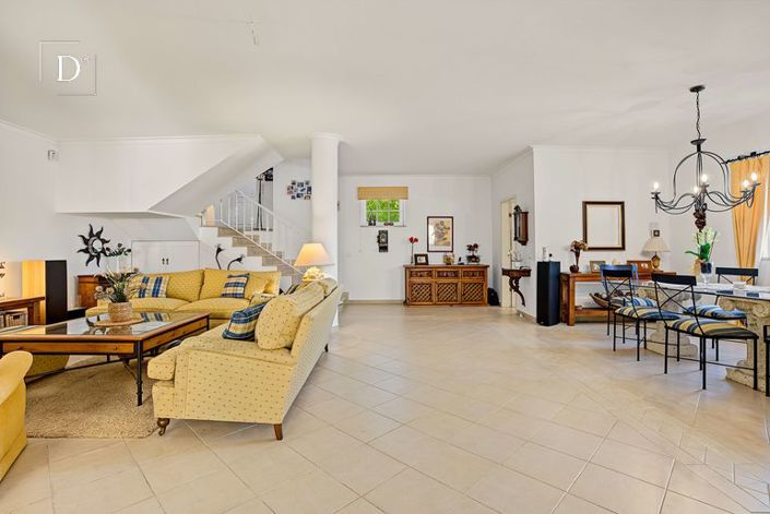 Image No.18-3 Bed Townhouse for sale