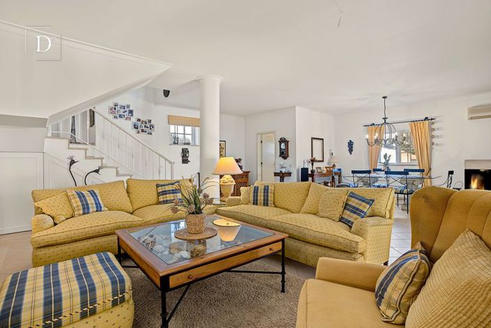 Image No.19-3 Bed Townhouse for sale