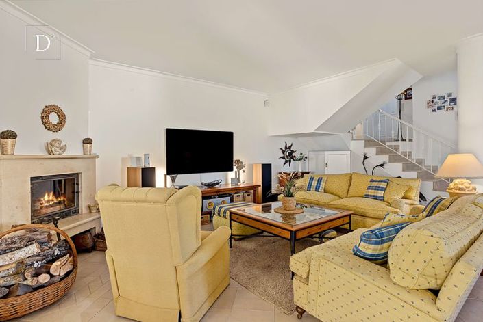 Image No.21-3 Bed Townhouse for sale