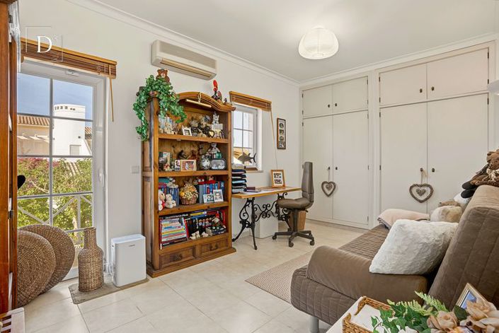 Image No.40-3 Bed Townhouse for sale