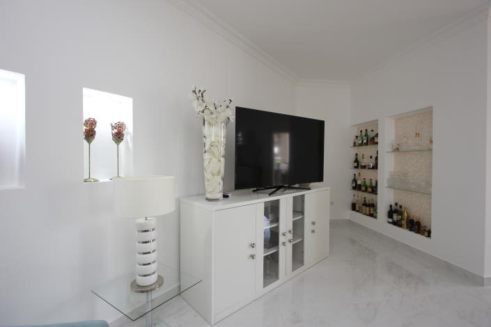 Image No.5-4 Bed Villa / Detached for sale