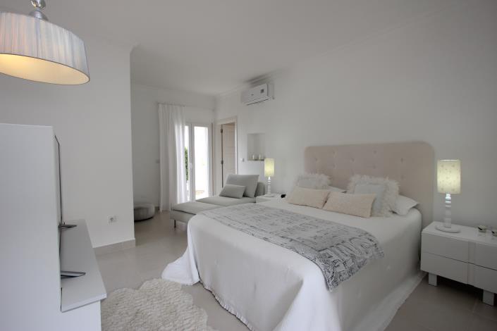 Image No.10-4 Bed Villa / Detached for sale