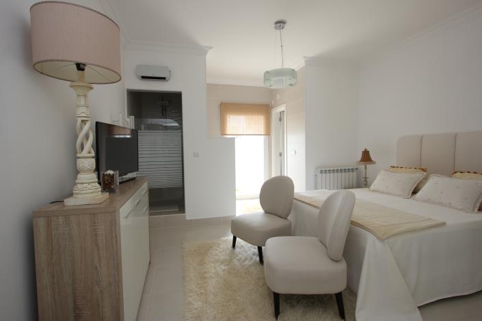 Image No.13-4 Bed Villa / Detached for sale