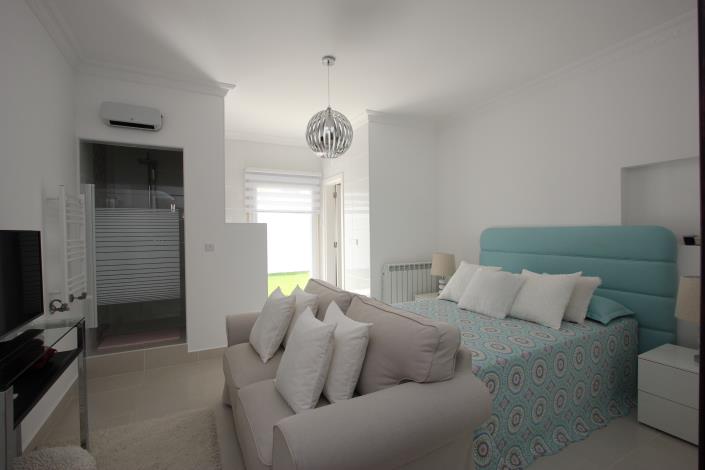 Image No.15-4 Bed Villa / Detached for sale