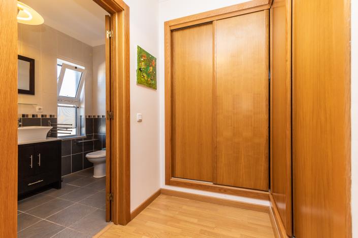 Image No.18-5 Bed House for sale