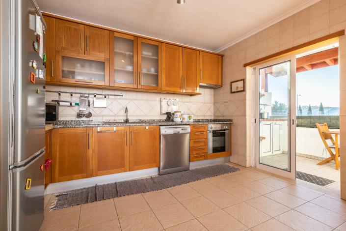 Image No.8-5 Bed House for sale