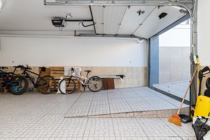 Image No.34-5 Bed House for sale