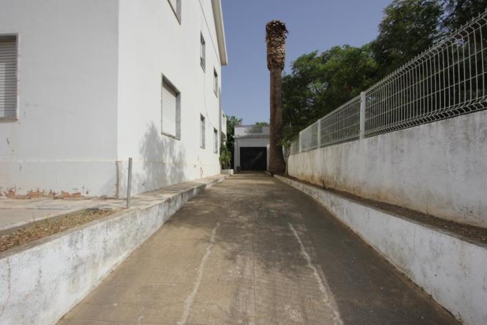 Image No.7-8 Bed House/Villa for sale