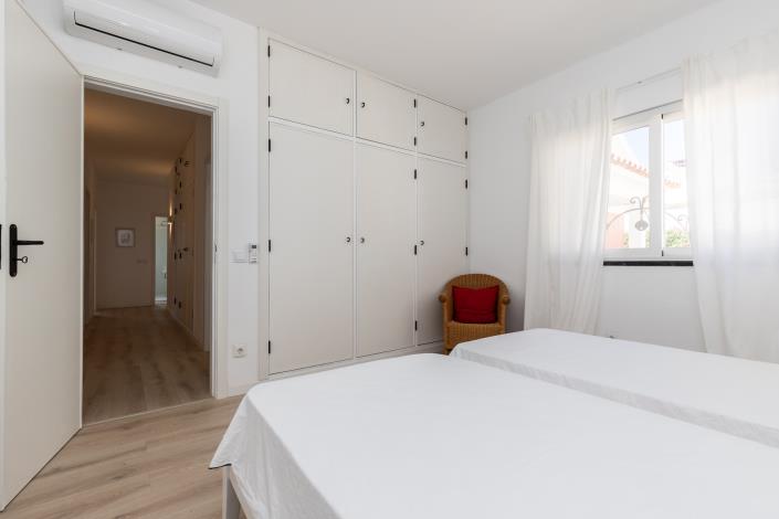 Image No.33-5 Bed Villa / Detached for sale