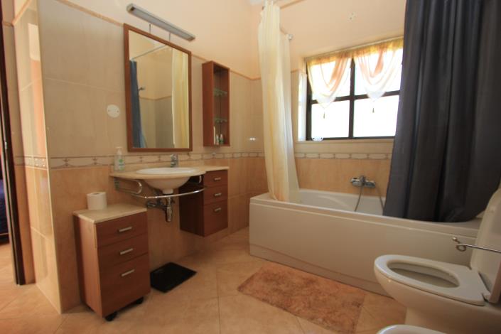 Image No.22-4 Bed Villa / Detached for sale