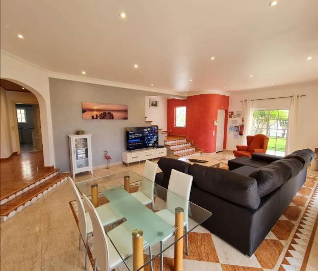 Image No.9-6 Bed Villa / Detached for sale