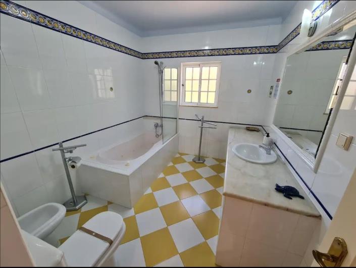 Image No.14-6 Bed Villa / Detached for sale