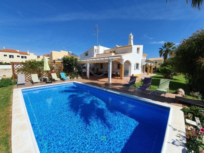Image No.1-6 Bed Villa / Detached for sale