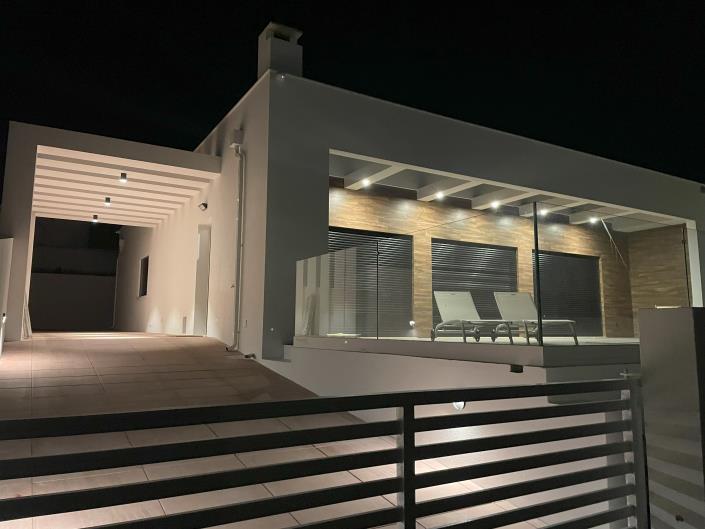Image No.1-3 Bed Villa / Detached for sale