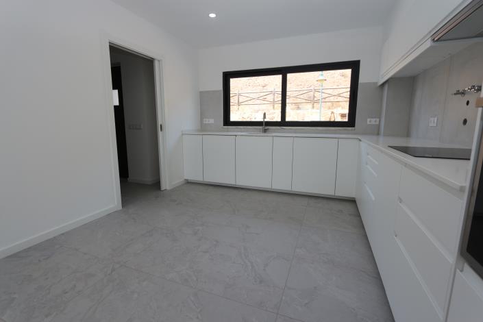 Image No.7-2 Bed Townhouse for sale