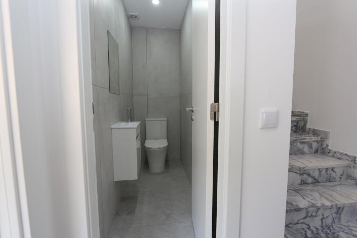 Image No.11-2 Bed Townhouse for sale